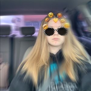 Meet your Posher, Brooke